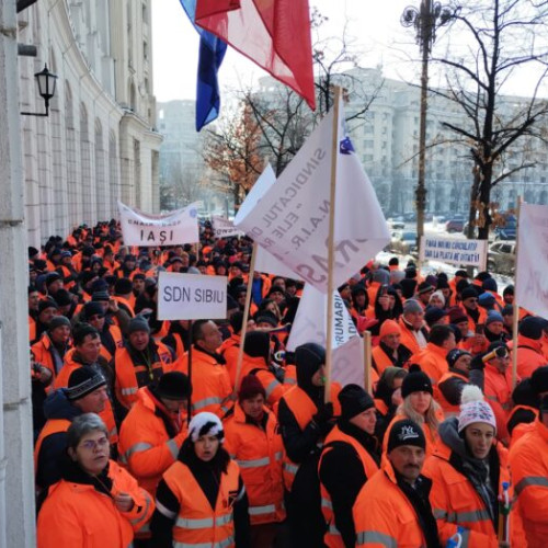 Angajații CNAIR protestează împotriva condiției infrastructurii rutiere din România
