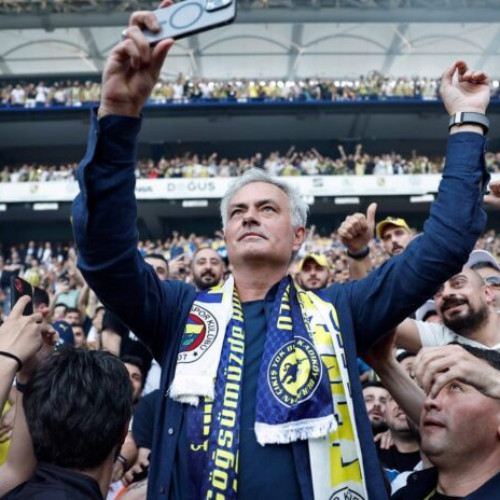 Fenerbahce Istanbul îi ia apărarea antrenorului Jose Mourinho