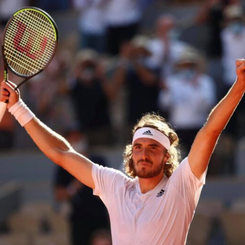 Stefanos Tsitsipas revine în top 10 mondial după victoria de la Dubai