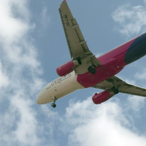 Wizz Air introduce un sistem de plată fără numerar începând cu 2025