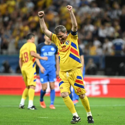 Ilie Bolojan îl decorează pe Gheorghe Hagi cu Ordinul Național &quot;Steaua României&quot;