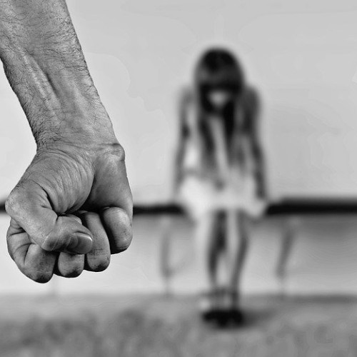 Bărbat din București arestat pentru abuz sexual asupra fiicei sale vitregă