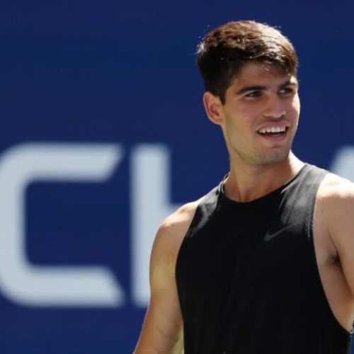 Carlos Alcaraz s-a calificat în semifinalele turneului de la Roland Garros, conform declarațiilor citate de newsbucuresti.ro. Jucătorul spaniol, poziționat pe locul 2 în clasamentul ATP și deținătorul trofeului, a învins în trei seturi, 6-0, 6-1, 6-4, pe americanul Tommy Paul, locul 12 mondial. Meciul a durat aproximativ o oră și 30 de minute.