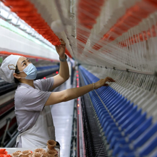 Activitatea manufacturieră din China scade rapid în mai, cel mai redus nivel din septembrie 2022, informează un sondaj privat citat de digi24.ro. Potrivit indexului Caixin/S&amp;P Global al managerilor de achiziții în industrie, nivelul a coborât la 48,3, sub estimarea medie a Reuters de 50,6 și față de 50,4 în aprilie. Este pentru prima dată din septembrie anul trecut când indicele scade sub 50, pragul care semnalează încetinirea activității.