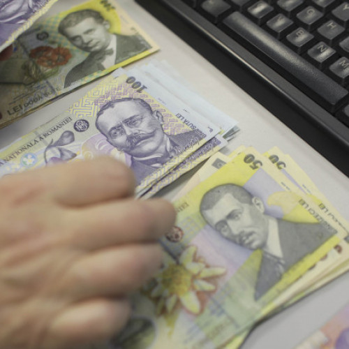 Aproape 10.000 de români au și pensie, și salariu de la stat, spune Bolojan, care le sugerează să lase locul de muncă pentru tineri