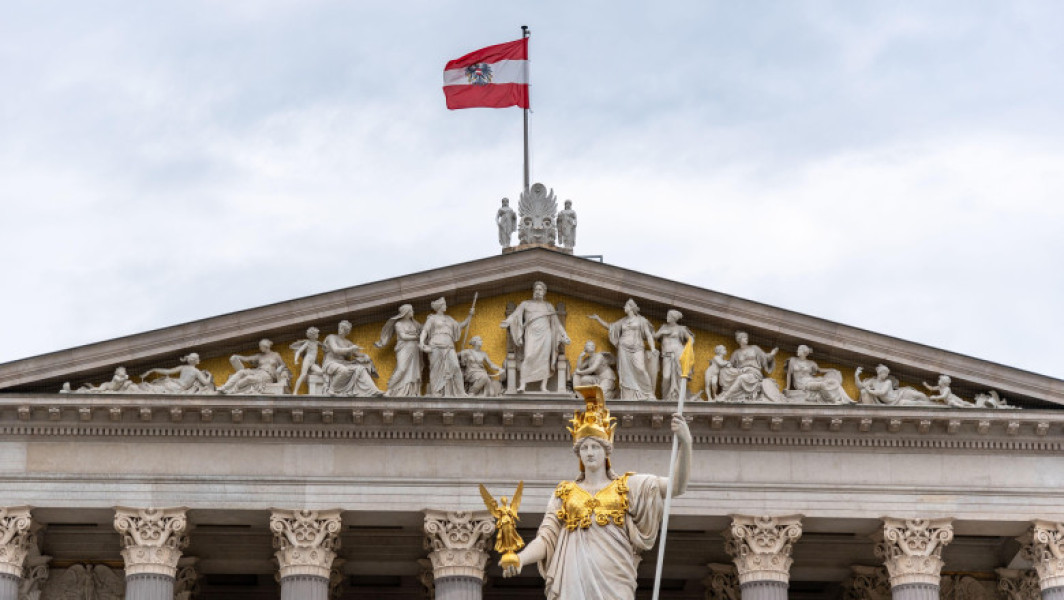 Scandal diplomatic uriaș în Austria: un ambasador de top și-a dat demisia pentru că administra un blog sadomasochist