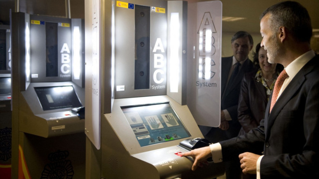 Nou sistem biometric la frontiere pentru vizitatorii din afara UE: Ce se schimbă din octombrie 