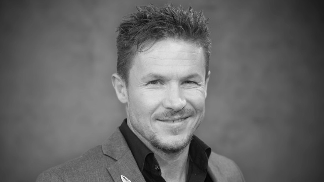 Spectacol aerian privat în onoarea celebrului sportiv Felix Baumgartner, înainte ca acesta să fie înmormântat în Austria