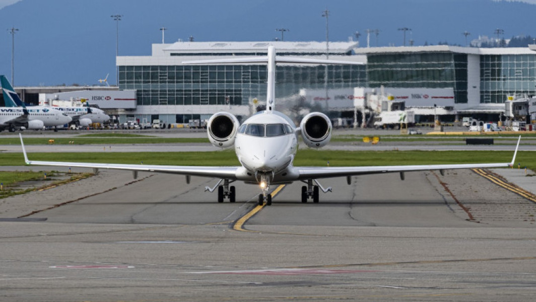 Video Aterizare de urgență a unui avion american cu destinația Amsterdam. 25 de persoane au fost rănite din cauza turbulențelor puternice