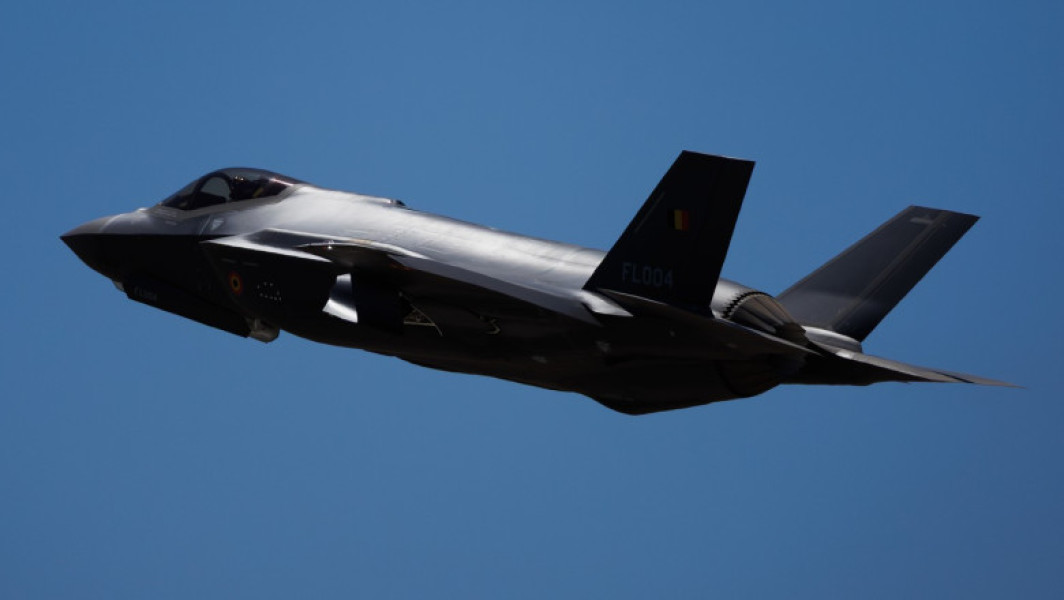 Video Un avion F-35 al Marinei SUA s-a prăbuşit în California. Pilotul a reuşit să se catapulteze în siguranţă