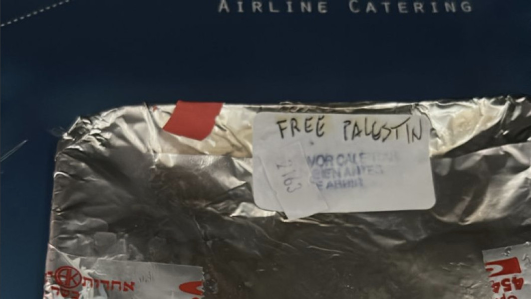 Pasagerii evrei ai unui zbor Iberia s-au trezit cu sloganul „Free Palestine!” în tava cu mâncare cușer