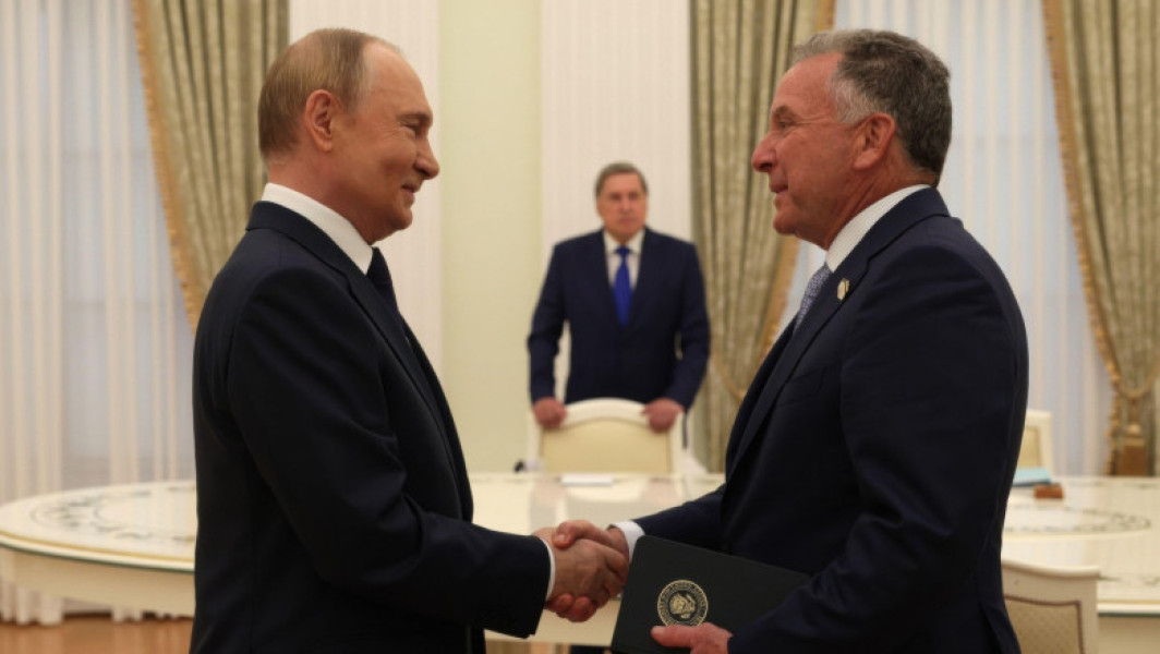 Trimisul special al lui Donald Trump a vorbit aproape trei ore cu Vladimir Putin. Cum vede Kremlinul discuția