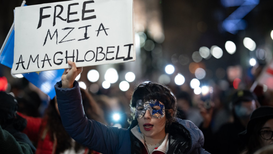 O jurnalistă din Georgia a fost condamnată la 2 ani de închisoare pentru că a lovit un polițist