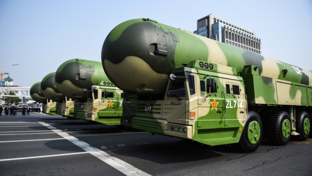 China și-ar putea schimba strategia lansării atacurilor nucleare, adoptând una dintre cele mai periculoase politici ale Războiului Rece