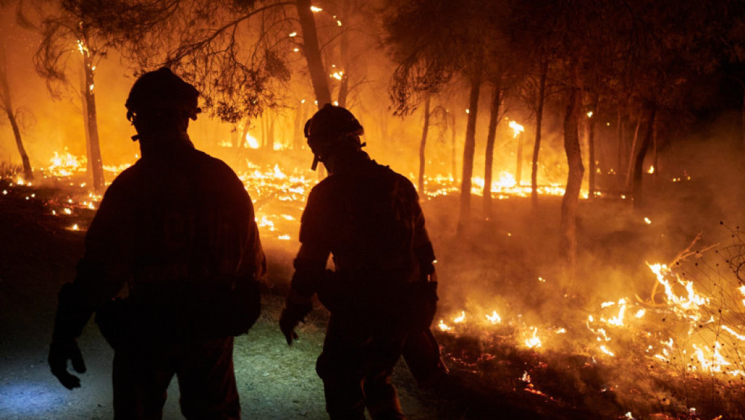 Galerie Foto Incendiile de vegetație fac ravagii în nord-vestul Spaniei: peste 1000 de persoane evacuate. Sit UNESCO în pericol
