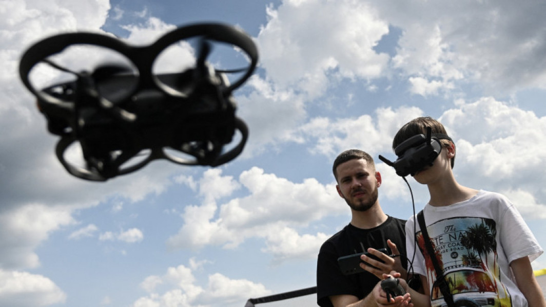 Lituania va antrena copii în utilizarea dronelor pentru a contracara amenințarea Rusiei. Instrucția va începe cu copii de 8 - 10 ani