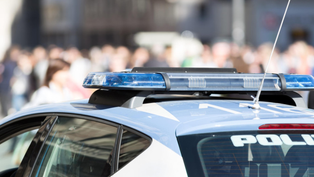 Român arestat în Italia după ce a luat ostatici într-o farmacie și s-a deghizat în angajat ca să scape de polițiști