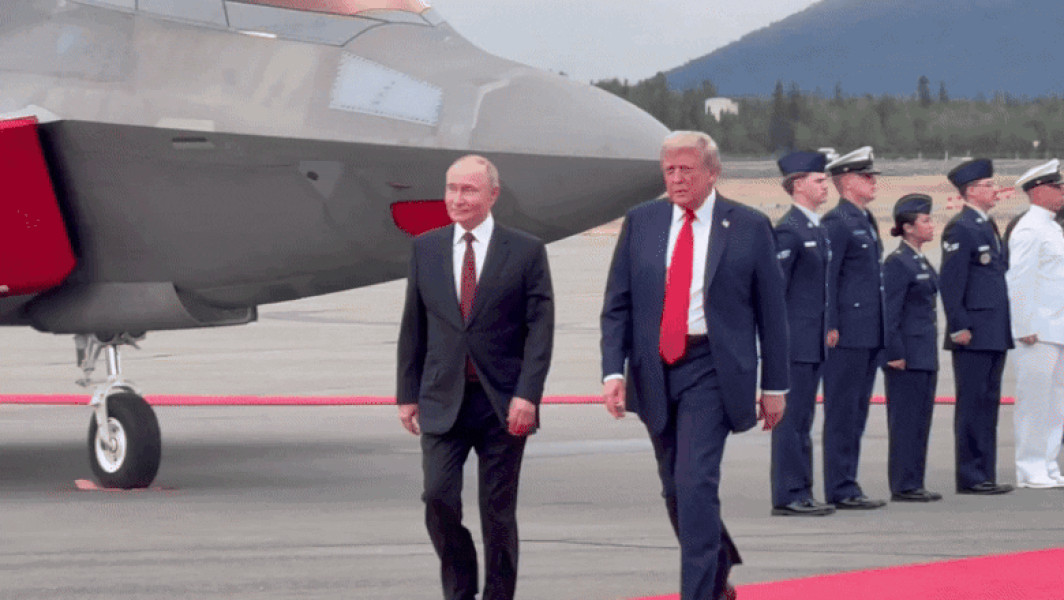 Video Un avion „invizibil” B-2, folosit la bombardarea instalațiilor nucleare ale Iranului, a zburat la mică înălțime, pe deasupra lui Putin