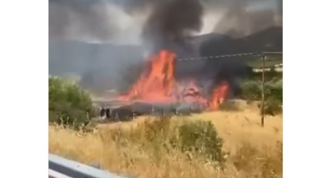 Video Accident grav pe autostradă în Grecia, pe drumul spre Thassos: Trei oameni au murit carbonizați și alți doi sunt grav răniți