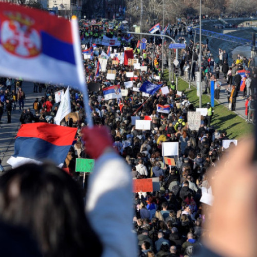 Serbia cere ajutor internațional pentru a contracara violențele protestelor antiguvernamentale