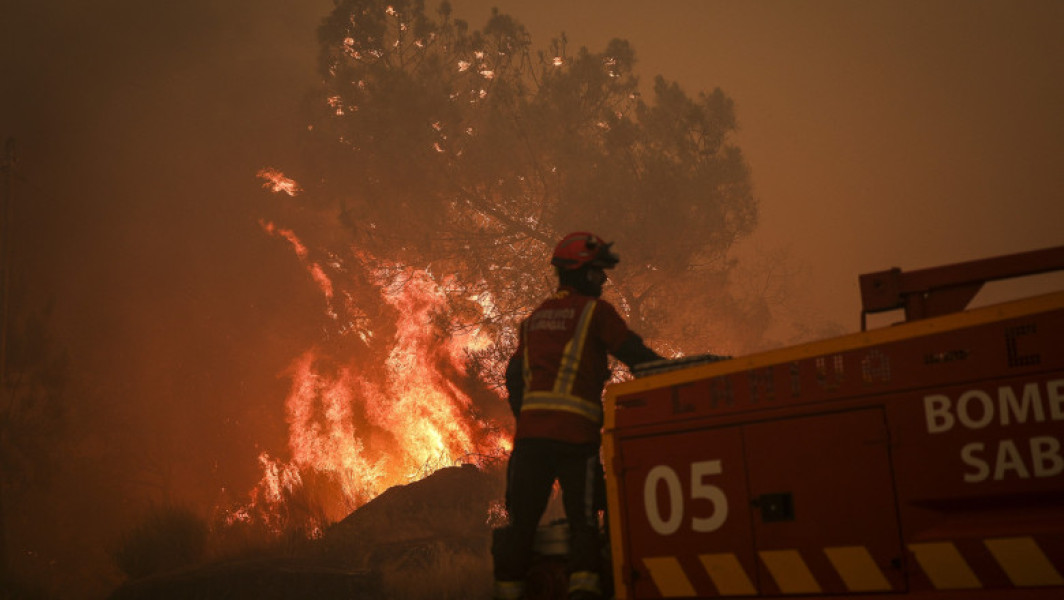 Un pompier ucis în Portugalia în urma unui incendiu forestier