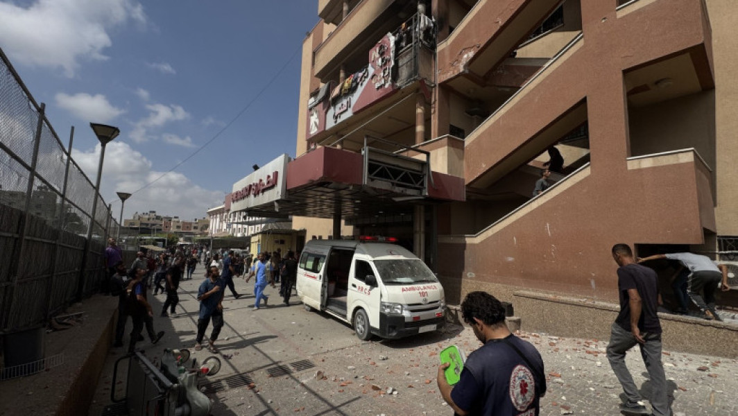 atacuri israeliene asupra spitalului nasser din gaza: cel puțin 15 morți, inclusiv patru jurnaliști