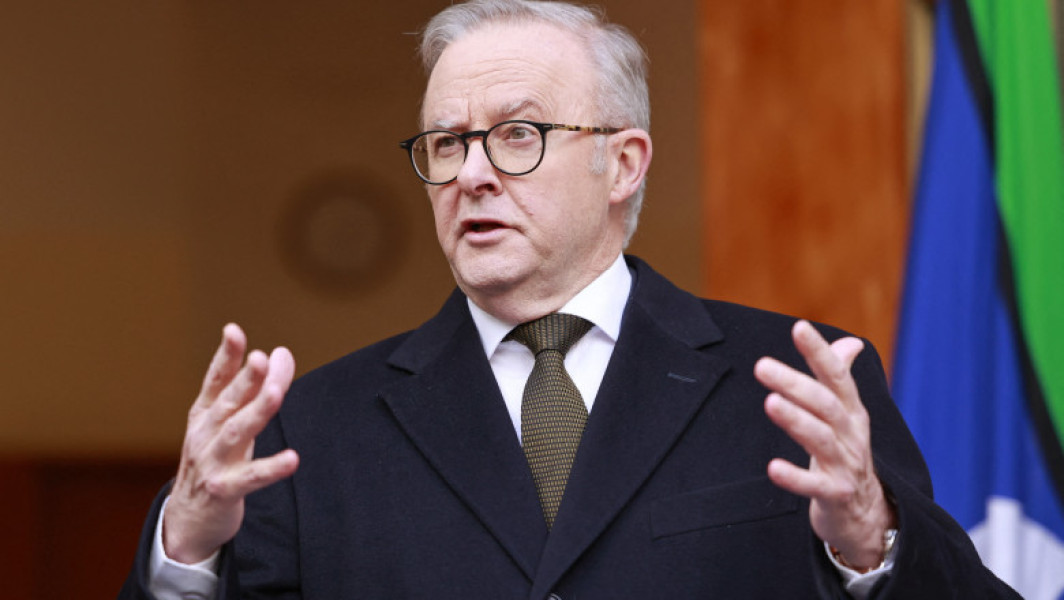 Iranul a orchestrat cel puțin două atacuri împotriva comunității evreiești din Australia, a stabilit agenția australiană de informații, informează digi24.ro. Prim-ministrul Anthony Albanese a anunțat că serviciile de securitate dețin "informații credibile" conform cărora guvernul iranian a fost responsabil pentru atacurile asupra sinagogii Adass Israel din Melbourne și a firmei de catering Lewis' Continental Kitchen din Bondi, Sydney.