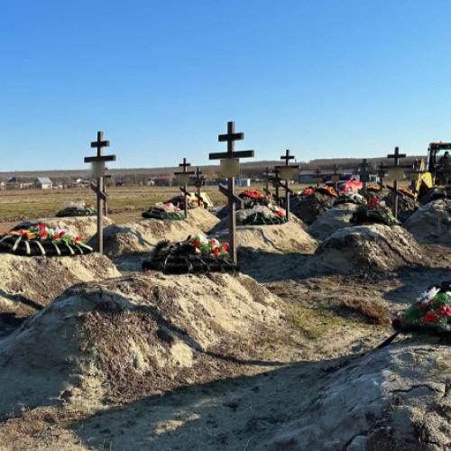 Fenomenul &quot;vaduvelor negre&quot; din Rusia, un fenomen vechi care a crescut după începerea războiului cu Ucraina, a atras tot mai multă atenție în ultimul timp. Acestea se căsătoresc fictiv cu militari trimiși pe front, iar după moartea acestora, primesc despăgubiri importante din partea statului, scrie digi24.ro.