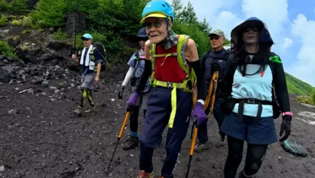 un japonez de 102 ani a devenit cel mai în vârstă persoană ce a ajuns pe vârful Muntelui Fuji