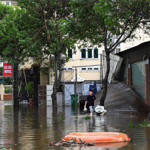 Taifunul Kajiki provoacă pagube majore în Vietnam: bilanțul crește la 7 morți și multe distrugeri