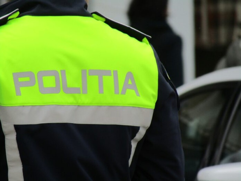 Cinci persoane trimise în judecată pentru înșelarea unui bărbat de 93 de ani