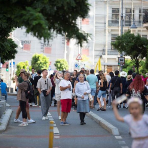 Străzi Deschise – București, Promenadă urbană: parade, ateliere și concerte pe Calea Victoriei