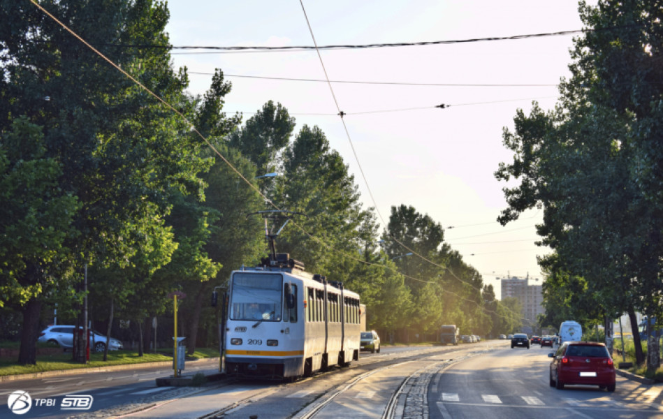 Tramvai deraiat în centrul Bucureștiului din cauza unei trotinete lăsate în drum